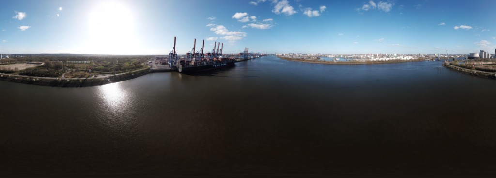 Hamburg - Moorburg
Containerhafen
zum Öffnen HIER klicken